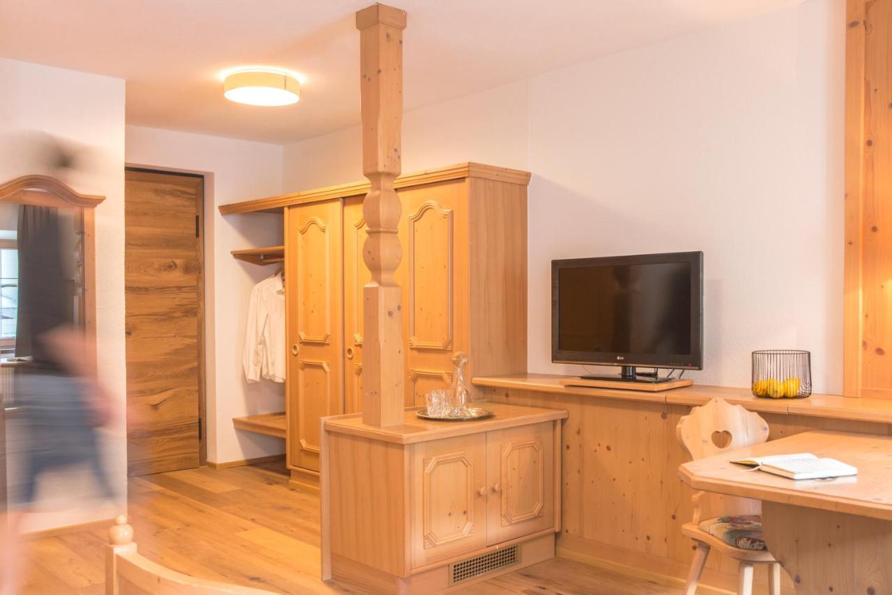 Hotel Gasthof Hirschentenne シュタムス エクステリア 写真