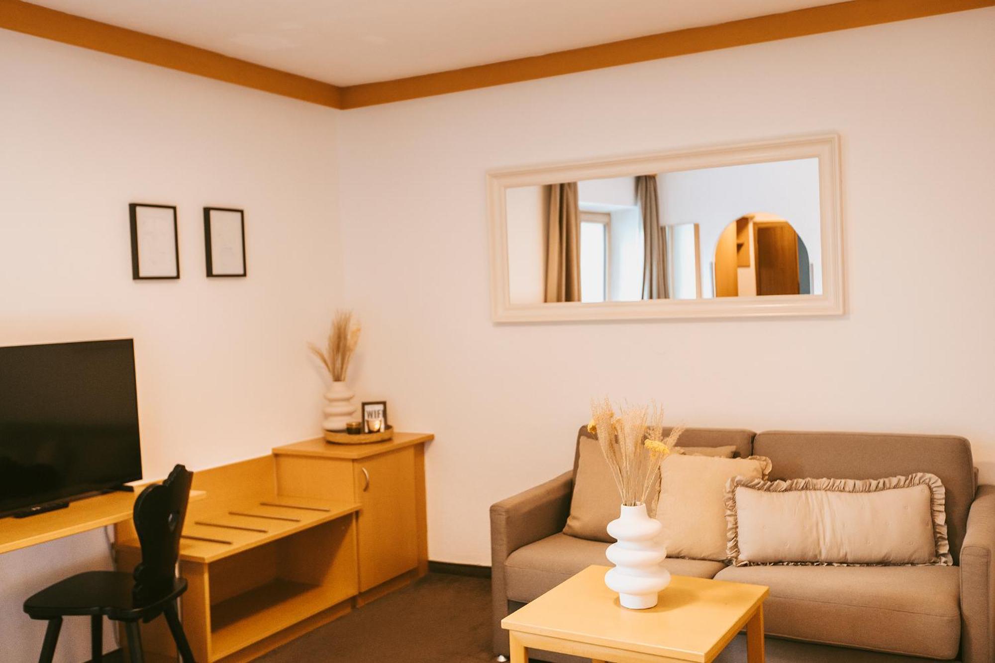 Hotel Gasthof Hirschentenne シュタムス エクステリア 写真