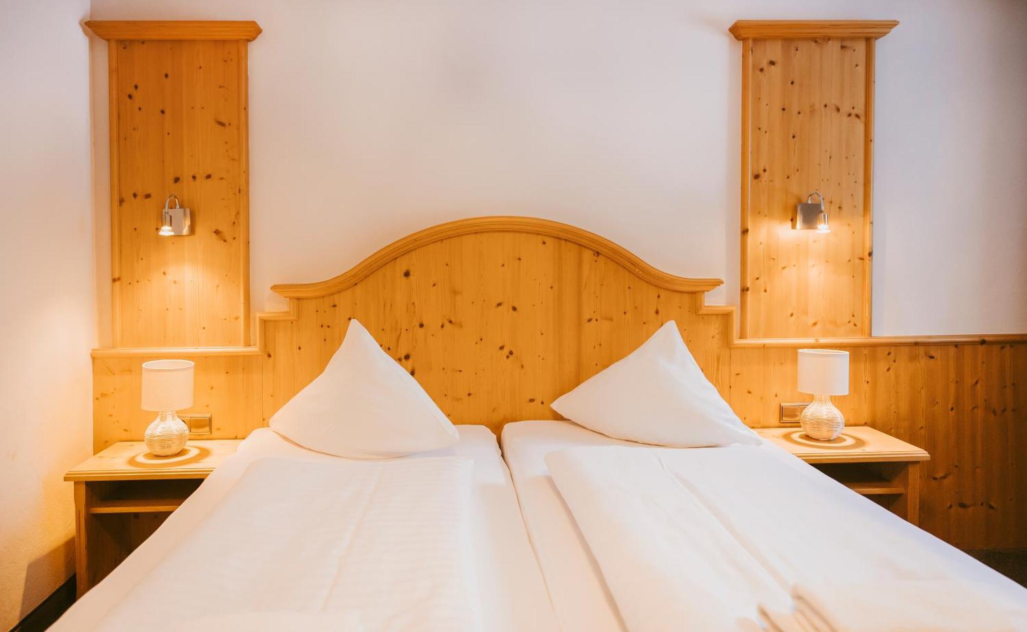 Hotel Gasthof Hirschentenne シュタムス エクステリア 写真