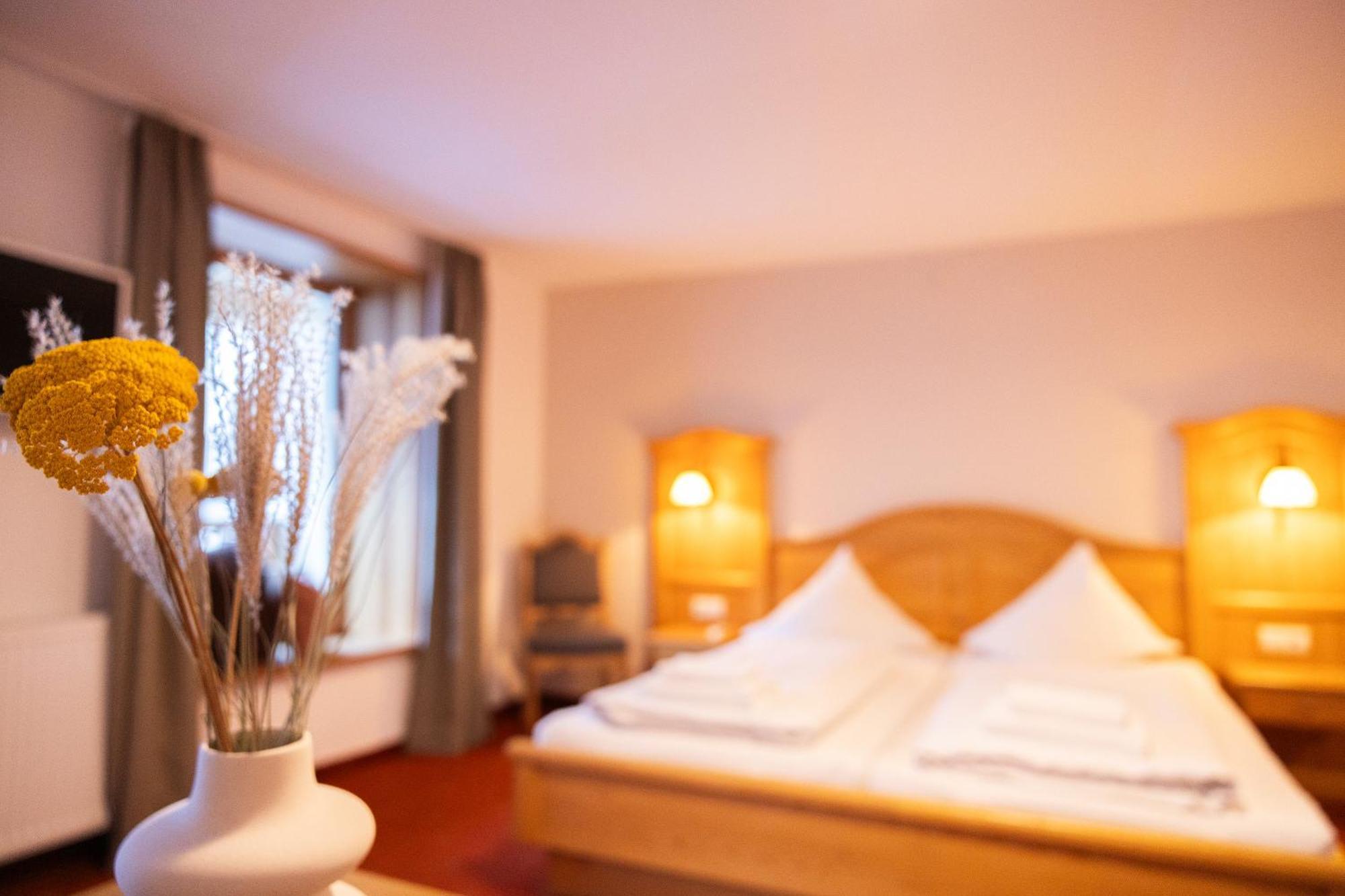 Hotel Gasthof Hirschentenne シュタムス エクステリア 写真