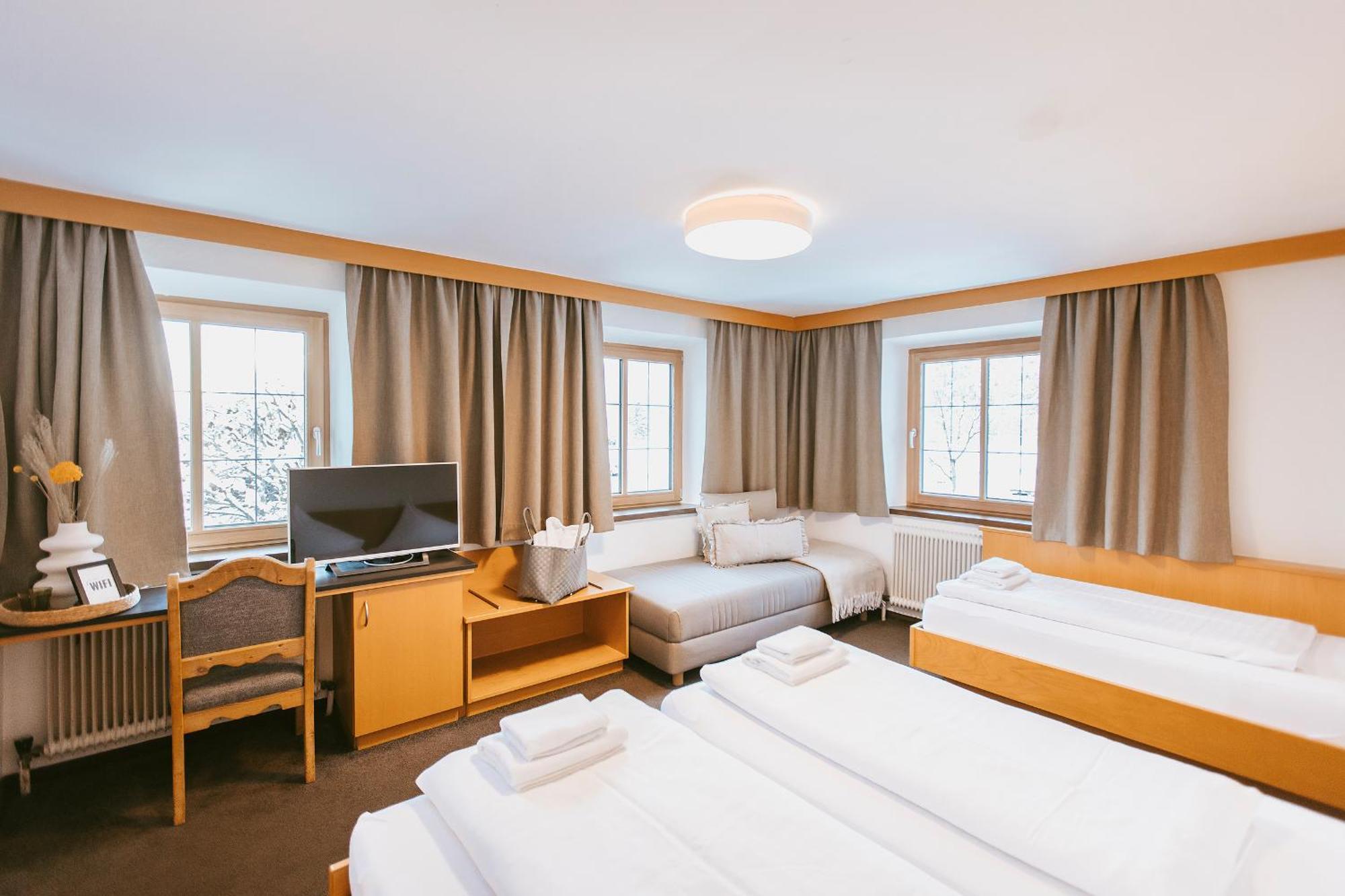 Hotel Gasthof Hirschentenne シュタムス エクステリア 写真