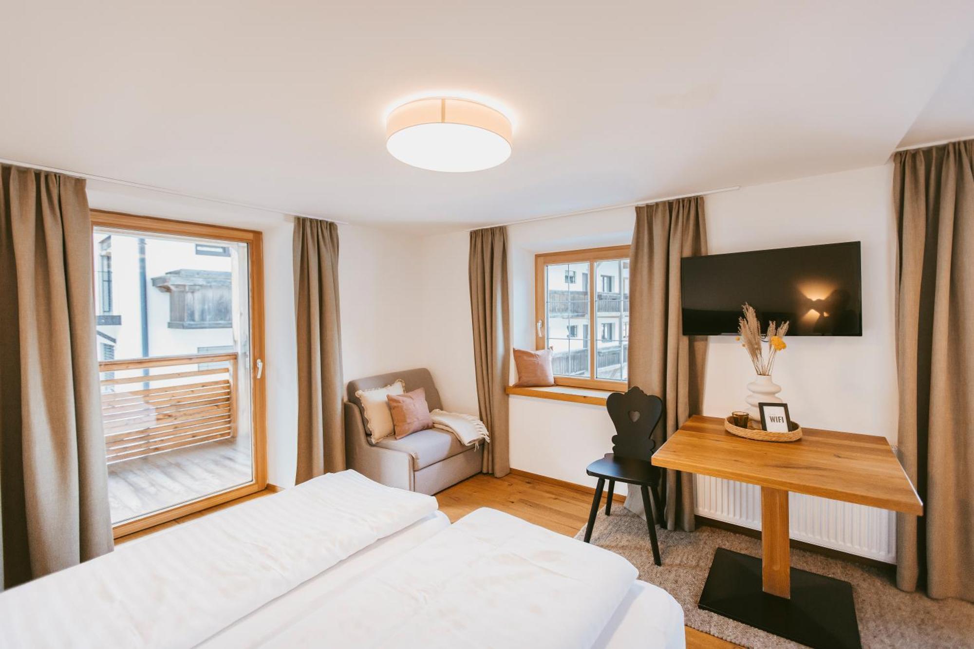 Hotel Gasthof Hirschentenne シュタムス エクステリア 写真